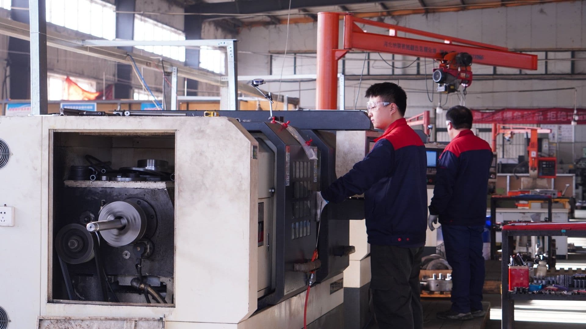 What is the difference between 3-axis, 4-axis and 5-axis in CNC? What is suitable for machining