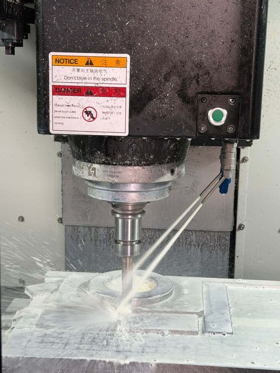 How does a CNC milling machine work?